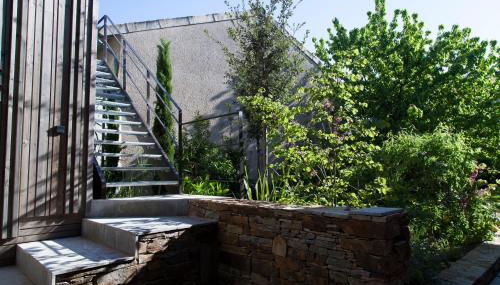 Maison colorée dans un jardin - Foto 4