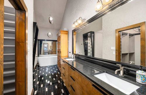 Lakefront LUXE | Pool, Spa, Jet Ski at Happy Place - Foto 32