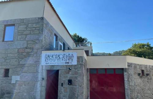 Charming Villa with Pool and Jacuzzi - Terras de Bouro - Foto 40