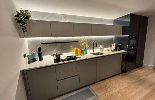 Luxury 2BR- Sleeps 5- Westfield Apartment- 3 min to station- Perfect for Families Shopping - Foto 28