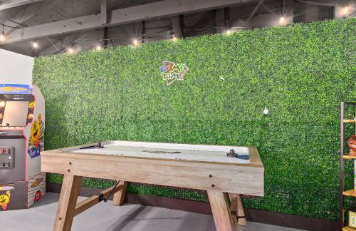 Game Room and Huge Yard with Fire Pit Yard Games and BBQ Near UE and Downtown - Foto 45