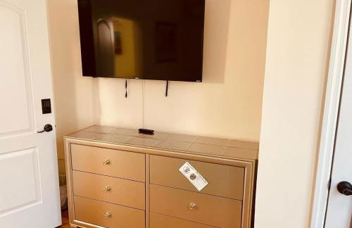 OoohLaLa! 2 Beds and 2 Full Baths w/Free Parking - Foto 6