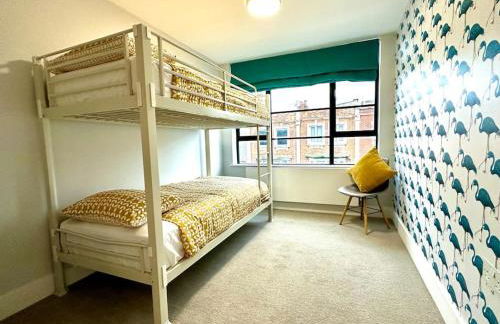 Stunning New 2 Bedroom Apartment - Next to the Beach - Great Location - FREE Parking - Fast WiFi - Smart TV - sleeps up to 4! Close to Purbeck, Corfe Castle, Sandbanks, Poole & Bournemouth - Foto 17