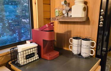 Incredible Modern Tiny Log Cabin near the Ammonoosuc River for a Romantic Getaway in New Hampshire - Foto 20