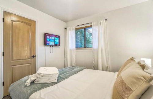 3BR with Patio and Fire pit near Hiking & Downtown - Foto 27