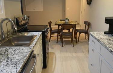 Cozy 2BR suite w Sauna - Foto 39