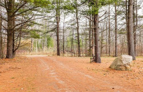 Spacious Log Home with 13 Acres, Ponds and Fire Pit! - Foto 45