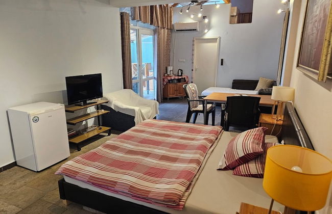 Galeria In The Garden - Photo 12