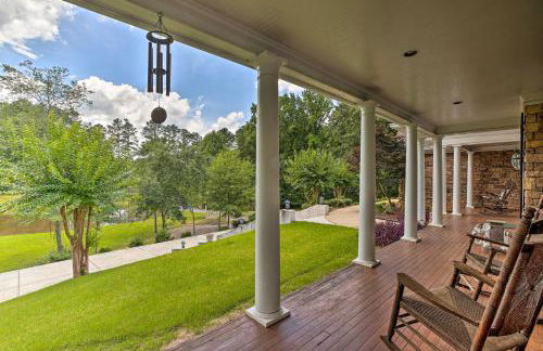 Secluded Acworth Mansion with Pool and Game Room! - Foto 32