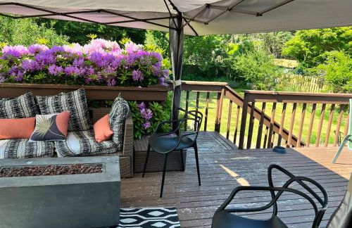 Spacious Retreat w/ Hot Tub. Perfect for Families - Photo 20