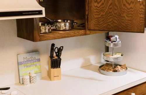 ~ The Cozy Farmhouse ~ | Sleeps 10+ | Farm Views - Foto 8