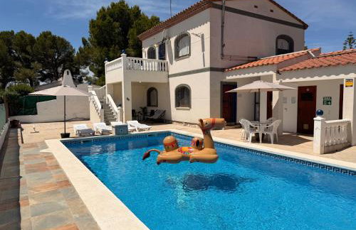 Amarella Costa Dorada - Alojamientos privados en villa mediterránea con amplia piscina y zonas BBQ - Foto 21