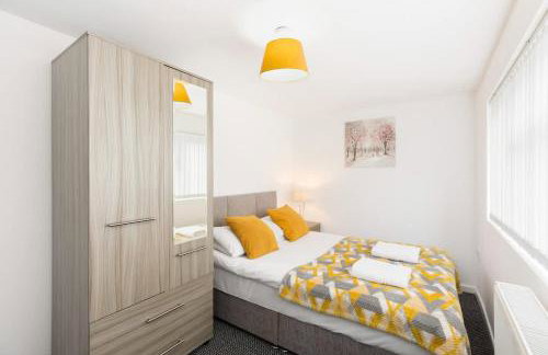 4-Bed Home for Contractors - Parking - Walk to Hospital - Foto 5