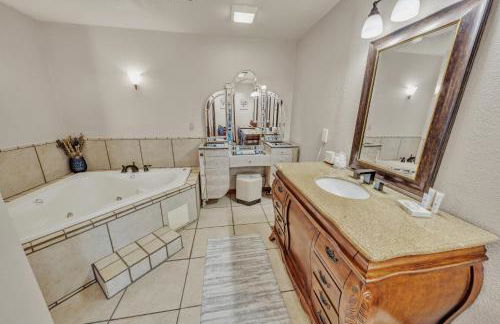 NEW! Huge Game Room, Hikeable, Red Rock View, Fireplace, Ping Pong, Yoga, Golf Course, Pickle Ball! - Foto 13