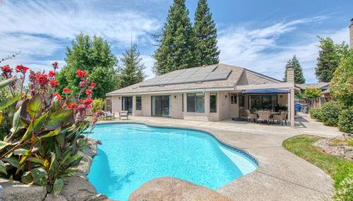 Stylish 3BR/2BA Retreat w/ Pool! Dream Getaway - Foto 5
