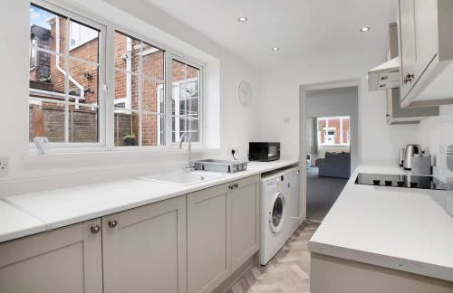 Sleek Gem Home in Houghton le Spring, Sleeps 5 - Photo 16