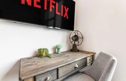 Chic Studio, Walk to Downtown With Skyline Views - Foto 39