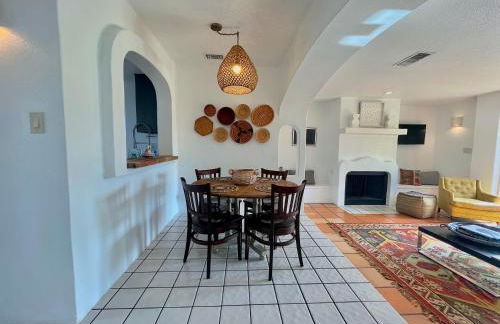 Architect's 'Castle' - Golf Villa with Views - Foto 12