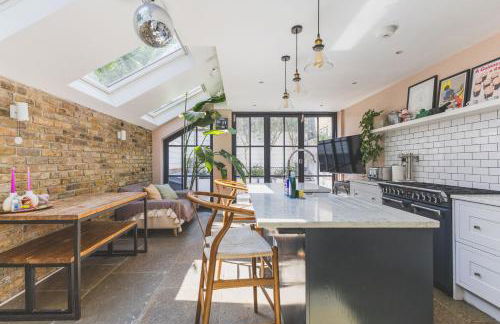 Modern Comforts in a Designer Home - Photo 28