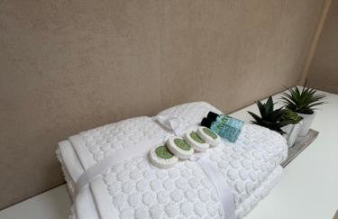 Woodroyd Spa Suites - Photo 14