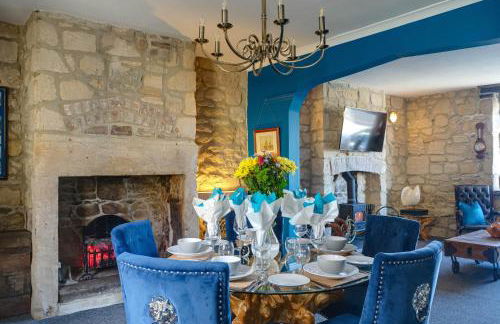 The Anchorage - sea views and beach on doorstep - Photo 1