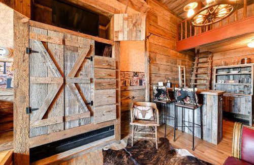 Western-Themed Decatur Studio on Main Street! - Foto 6