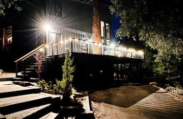 Haven at Cedar Haus Luxury 1BR Escape w Hot Tub EV Charger Gourmet Kitchen Fully Fenced Yard Dogs OK - Foto 69