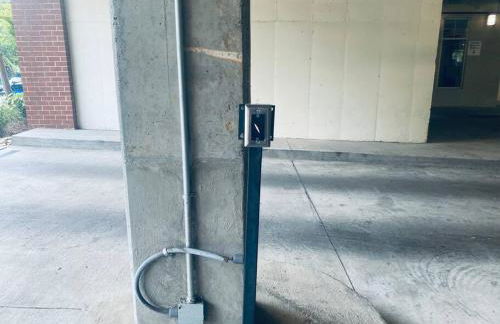 DT Charm Apt with Pool,Gym,Wine,WKSpace, Free Parking - Photo 20