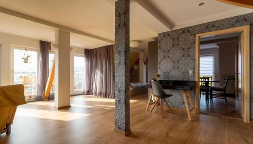 Maisonette Wohnung mit Blick über die Stadt - Foto 3