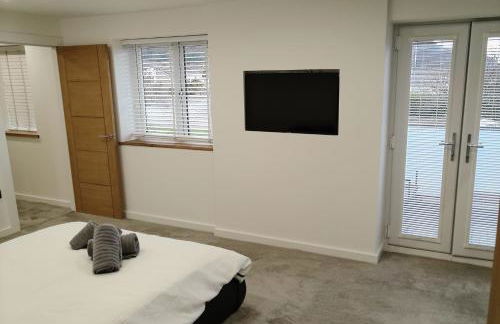 Modern Large 4-Bed Property sleeps 10 in Abergele - Photo 32