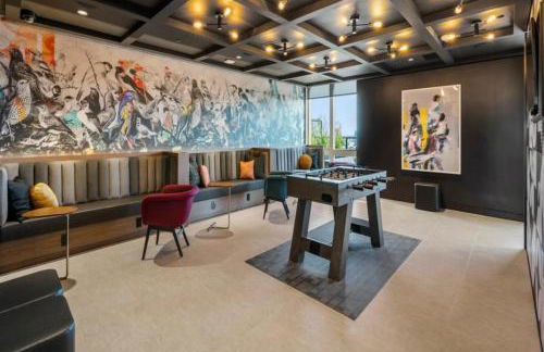 Upscale Midtown Retreat , Free Parking & Close to Mercedes-Benz - Foto 24