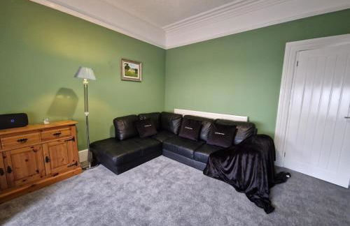 5 Bedroom semi detached home with off road parking - Photo 1