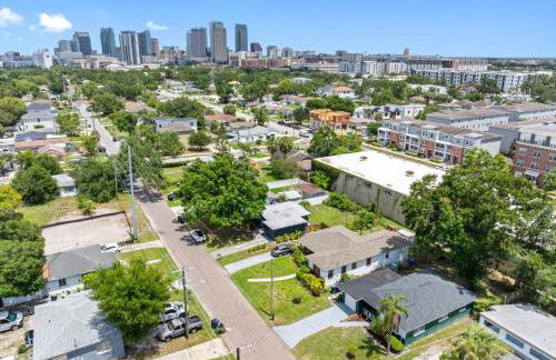 Stunning Tampa Stay Prime Location & Comfort! - Foto 54