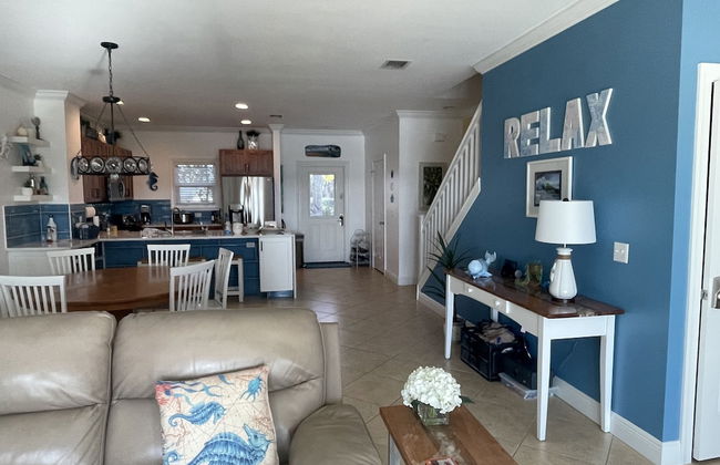 Waterfront Luxury Villa With Sunset Views And Boat Slip 3 Bedroom Townhouse by RedAwning - Photo 10