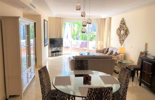 Beachside Luxury 2 bedroom apartment, Puerto Banus - Foto 9