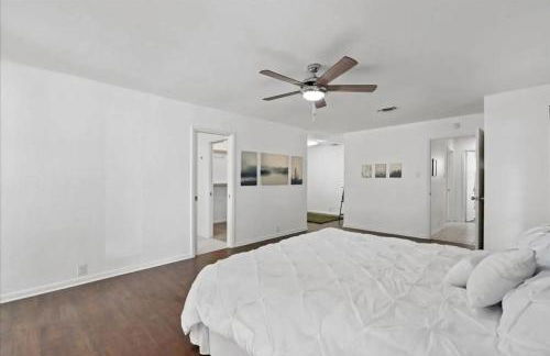 Small Town, Big House - Sleeps 8! - Foto 3