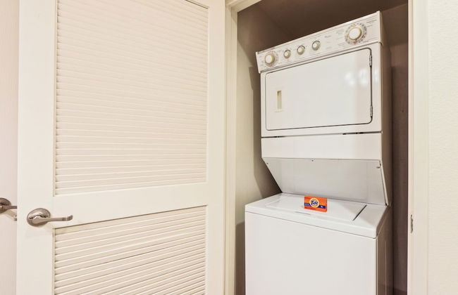 Global Luxury Suites at The Village - Photo 12