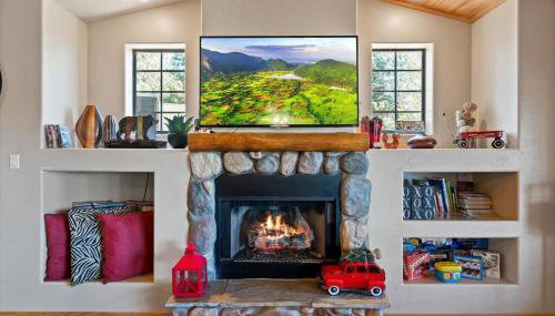 Cabin with Wild Horses, Fireplace, Dog Friendly & StarLink - Foto 4
