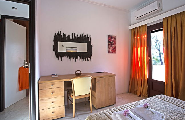 Birds Villa Apartments with Heated Pool - Including Car and Breakfast - Photo 19