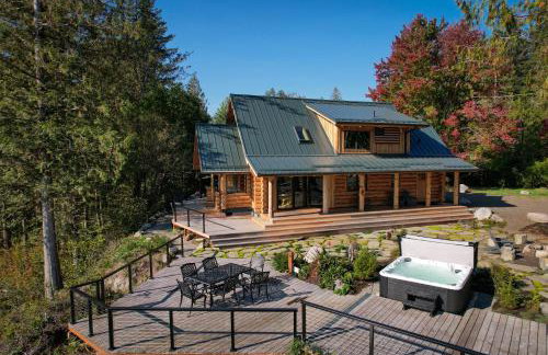 Riverside Retreat - Photo 2