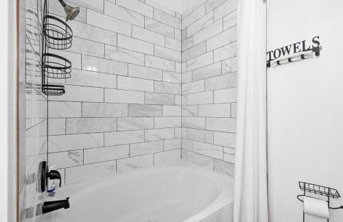 Spacious Family Home in Round Rock w Private Yard - Photo 19