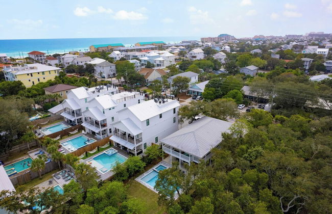 Dolphin Days by Avantstay Pool, 0.2mi to Beach! - Foto 48