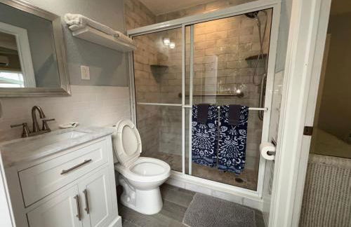 Dolphin Updated Cottage On River - 1 Mile to Beach Kitchen Washer Dryer - Foto 11