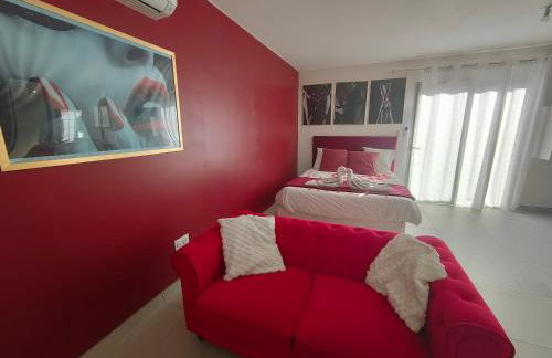 Un amour passionnel,love room,15 min du zoo,balnéo XL privatisée et disponible toute l'année ,piscine couverte et chauffée d'avril à fin septembre à partager avec d'autres logements et elle est privatisée de 20h à 22h - Foto 4