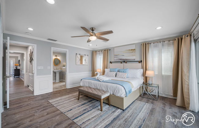 Chic 8BR with Heated Pool & Waterview - Photo 2