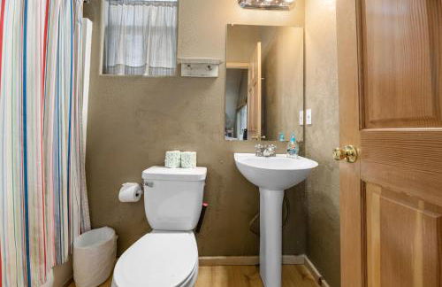 Abe's Cool Cabin - Nice luxury home with a game room, hot tub, and pool table - Foto 54