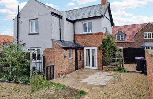 Charming 3-Bed Home in Quaint Lincolnshire Village - Photo 13