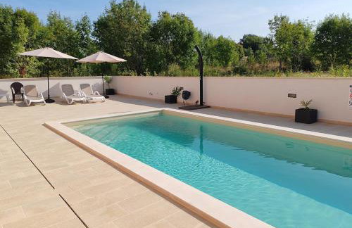 Apartments Oleander Lovrečica-residence with pool - Photo 3