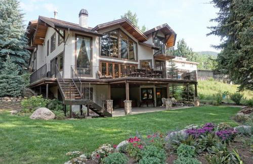 Outdoor Private Hot Tub, In Home Movie Theater, Luxurious Creekside Home - Photo 1