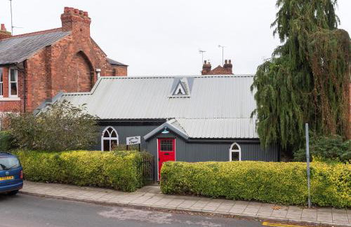 CHESTER'S ONLY TIN CHAPEL - UNIQUE, SPACIOUS 2 BEDROOMS, GARDEN AND FREE PARKING - Foto 18